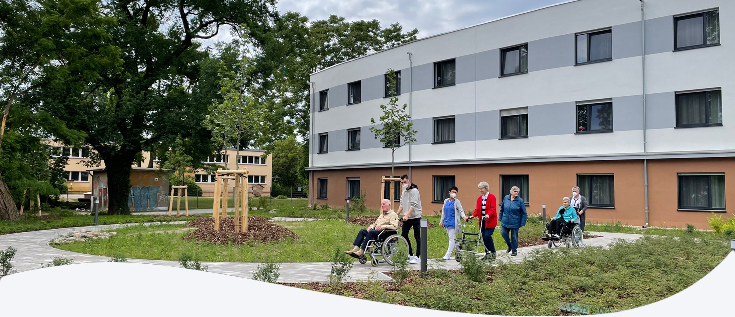 BG_Ansicht_Seniorenzentrum-Aussenseite-zum-Innenhof Seniorenzentrum Luckenwalde Darstellung von der Parkansicht mit Balkons